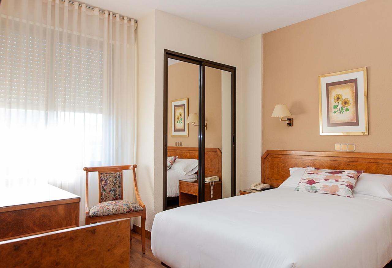 Hotel Don Carmelo Ávila Екстериор снимка