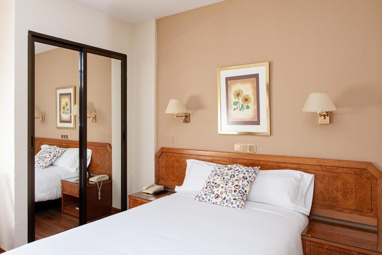 Hotel Don Carmelo Ávila Екстериор снимка