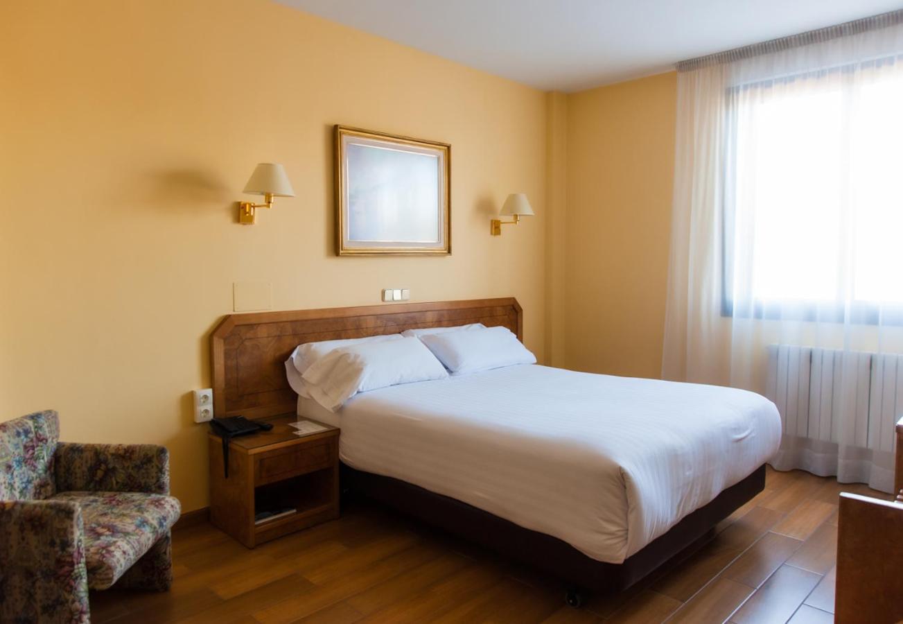 Hotel Don Carmelo Ávila Екстериор снимка
