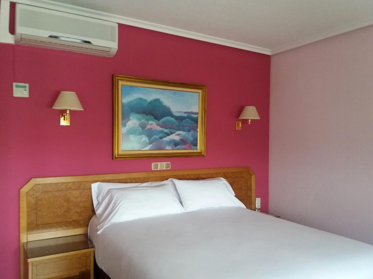 Hotel Don Carmelo Ávila Екстериор снимка